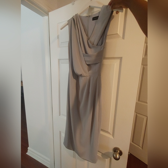 Lavish Alice cut out draped midi dress in light grey - Picture 3 of 6